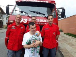 Bombeiros “resgatam” boneco de deficiente intelectual em Joinville
