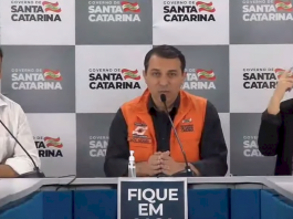 Durante coletiva de imprensa, governador Carlos Moisés critica postura de Bolsonaro