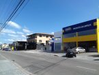 Comércio aberto na rua Santa Catarina, bairro Floresta