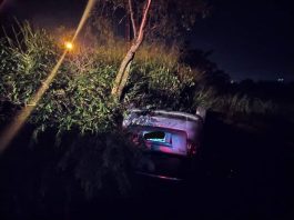 Carro capota e duas pessoas ficam feridas na BR-280, em São Francisco do Sul