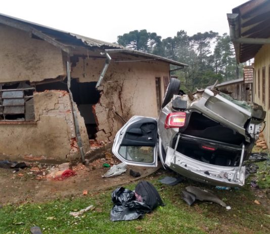 Garoto de 12 anos morre após acidente de carro em Rio Negrinho