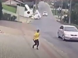 VÍDEO: veja o momento da queda do avião monomotor no Centro de Guabiruba