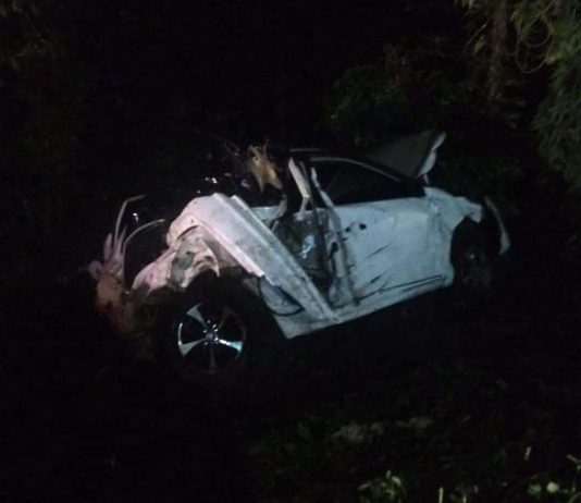 Mulher fica ferida após colisão entre carro e caminhão em São Francisco do Sul