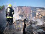 VÍDEO: casa é totalmente destruída por incêndio em Itapoá