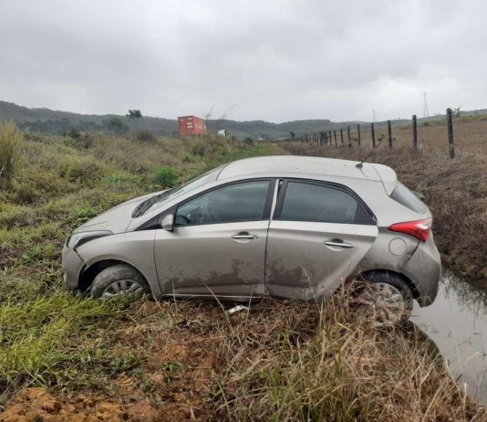 Homem é preso após furtar duas TVs e roubar um veículo em Itapoá