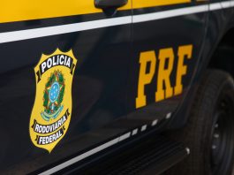 Mulher morre após carro capotar na BR-101, em Garuva