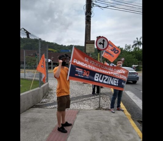 Faixa do partido Novo