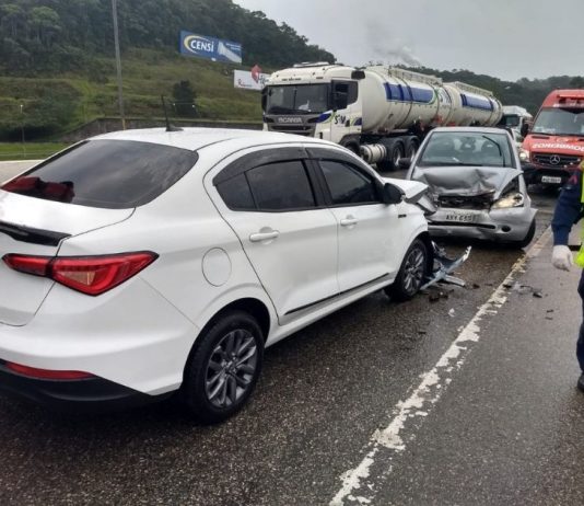 Quatro pessoas ficam feridas em acidente na BR-280, em Araquari