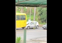 Acidente entre carro e ônibus no Vila Nova