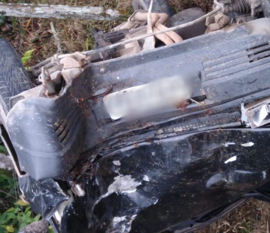 Adolescente capota veículo e passageiro fica gravemente ferido em Garuva