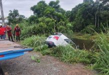 Homem morre após cair com o carro em rio em Joinville