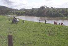 Bombeiros fazem buscas a homem desaparecido no rio Itapocu, em Guaramirim