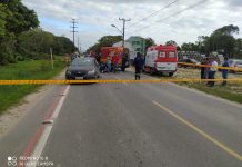 Acidente entre carro e moto em Itapoá