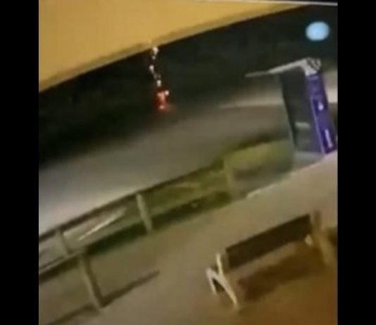 VÍDEO: Câmera de segurança mostra momento em que raio atinge homem em Itapema Câmera