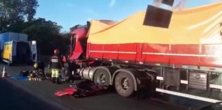 Motorista fica preso às ferragens em acidente na BR-101, em Joinville