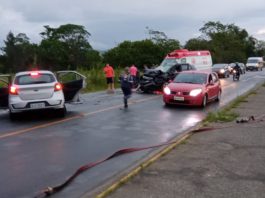 Duas pessoas ficam gravemente feridas após acidente em Joinville
