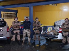 VÍDEO: polícia apreende mais de 160 quilos de drogas e prende três pessoas na BR-101, em Joinville Polícia apreende mais de 160 quilos de drogas e prende três pessoas na BR-101, em Joinville