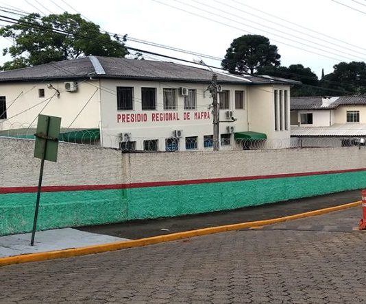 Presos colocam fogo em colchões em princípio de rebelião em Mafra