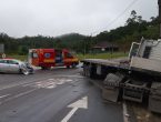 acidente são bento do sul carro caminhão