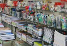 Pesquisa do Procon aponta diferenças de até 699% no preço de material escolar em SC; confira