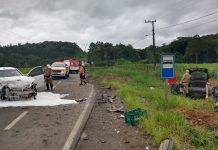 VÍDEO: Acidente de trânsito deixa duas vítimas gravemente feridas em Joinville