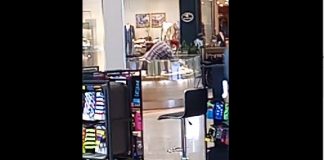 VÍDEO – Quatro homens assaltam lojas no Shopping Garten, em Joinville VÍDEO - Quatro homens assaltam lojas no Shopping Garten, em Joinville