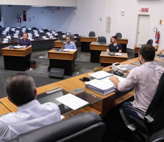 Empreiteira acusada de abandonar obras do Rio Mathias não comparece à CPI em Joinville Empreiteira acusada de abandonar obras do Rio Mathias não comparece à CPI em Joinville