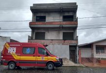 Jovem morre após sofrer choque elétrico enquanto trabalhava no Planalto Norte
