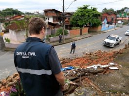 VÍDEO - Temporal causa alagamentos, queda de muro e destelhamentos em Joinville - 2