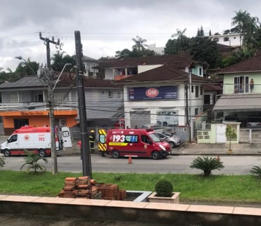 Criança de sete anos fica ferida após ser atropelada por um carro no bairro Costa e Silva