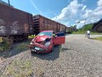 Colisão entre trem e carro deixa duas pessoas feridas em São Bento do Sul
