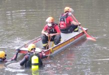 Bombeiros Voluntários procuram por corpo no rio Cachoeira