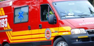 Carro pega fogo na BR 101 em Joinville 140421