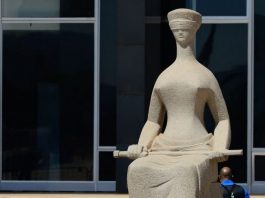 STF decide que estados e municípios podem proibir cultos na pandemia STF decide que estados e municípios podem proibir cultos na pandemia