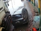 VÍDEO – Câmera de monitoramento registra colisão entre caminhão e carro em SC Câmera de monitoramento