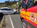 Carro sai de pista e duas pessoas ficam feridas na SC-418, em Campo Alegre