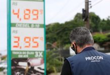 Litro da gasolina varia de R$ 4,79 a 5,19 em Joinville, diz Procon