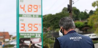 Litro da gasolina varia de R$ 4,79 a 5,19 em Joinville, diz Procon