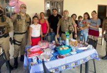 Menina recebe surpresa de policiais de Joinville em seu aniversário