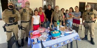 Menina recebe surpresa de policiais de Joinville em seu aniversário