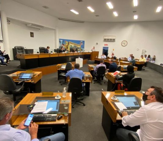 Moção aprovada pelos vereadores de Joinville pede prioridade aos professores na vacinação contra a Covid-19 Câmara de Vereadores de Joinville