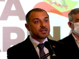 Moisés alfineta Jorginho Mello ao responder sobre CPI da Covid-19: “tentativa de criar um factóide” poder-blumenau-moises-afineta-jorginho-cpi-covid-factoide-moises