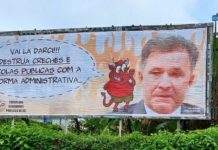 Sinjusc distribui 40 outdoors de campanha contra PEC 32 em Joinville