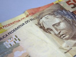 Alesc aprova criação de auxílio emergencial de R$ 900; veja quem pode receber Alesc aprova criação de auxílio emergencial de R$ 900; veja quem pode receber