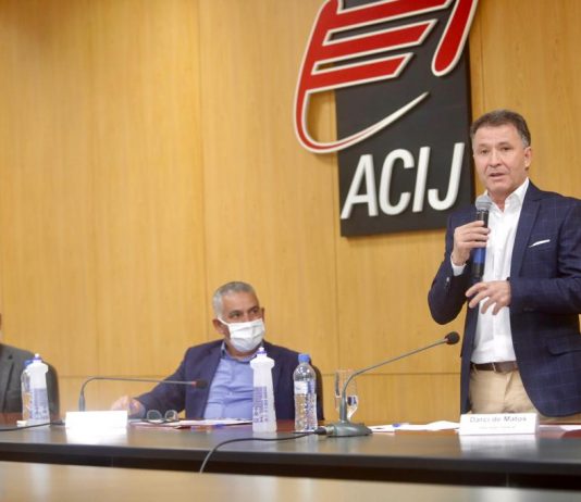 Em reunião na Acij, Darci de Matos fala sobre tramitação e impacto da Reforma Administrativa