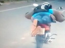 jovem-e-flagrado-pilotando-moto-em-posicao-de-superman-no-oeste-de-sc-superman-posicao-1068x580