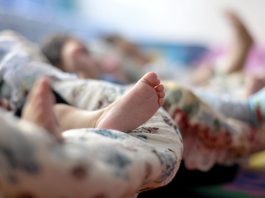 Portão cai e deixa bebê ferido no bairro Itinga, em Araquari Bebê fica ferido em Araquari