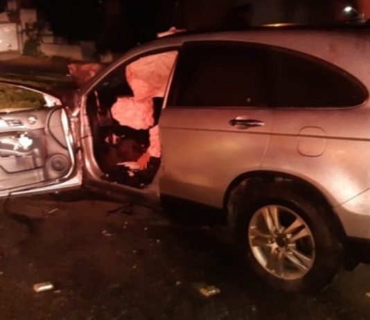 Jovem morre em acidente entre carro e caminhão na BR-101, em Barra Velha