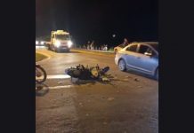 Motociclista é arremessado após colisão no bairro Vila Nova
