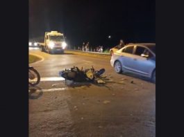 Motociclista é arremessado após colisão no bairro Vila Nova